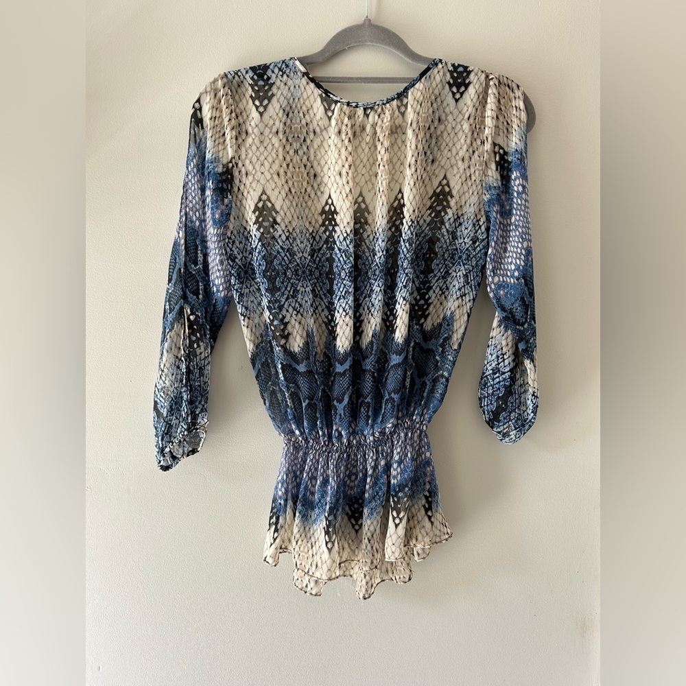 Caché Blue Snakeskin Print Peplum Blouse Size Small Beaded Scoop Neck 3/4 Sleeve - Picture 10 of 13